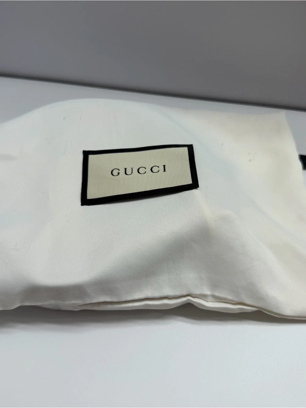 Gucci euc interlocking